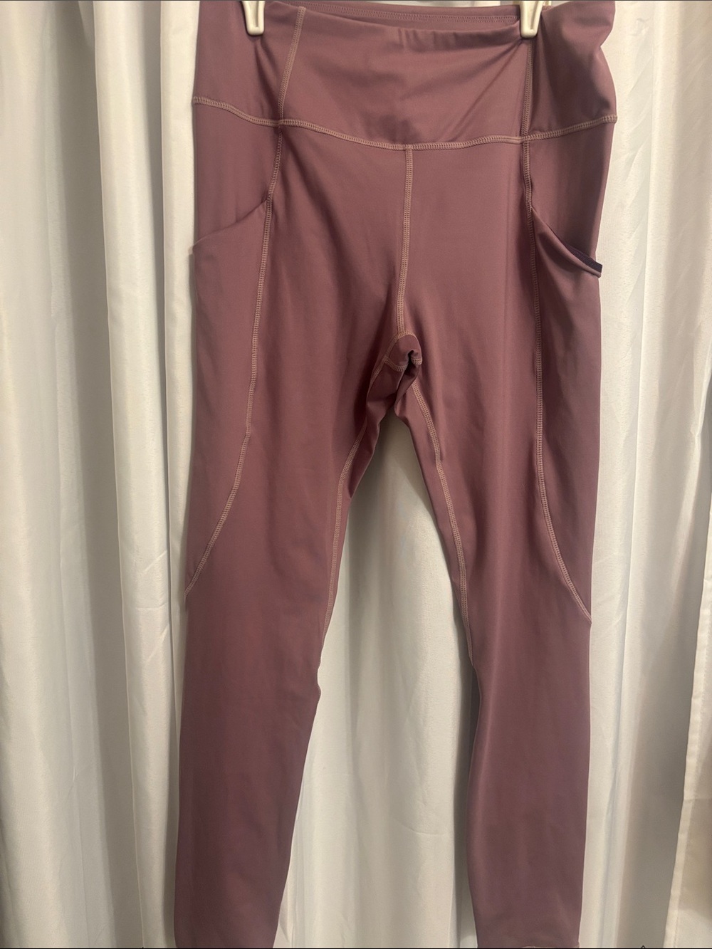 Lululemon size 8 Mauve Active Leggings with Side Pockets